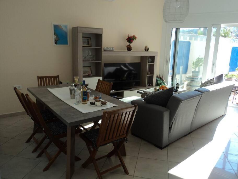 The Getaway Apartment Agia Marina  Ngoại thất bức ảnh